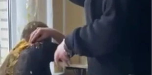 У волинському ліцеї вчителька висипала на голову учениці пачку снеків (відео)
