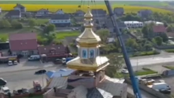 У Підгайцях з третьої спроби встановили купол на храм (фото, відео)