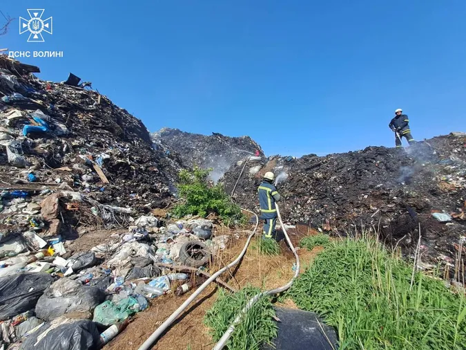 Самозаймання газів: на Волині у Великдень горіло сміттєзвалище (фото)