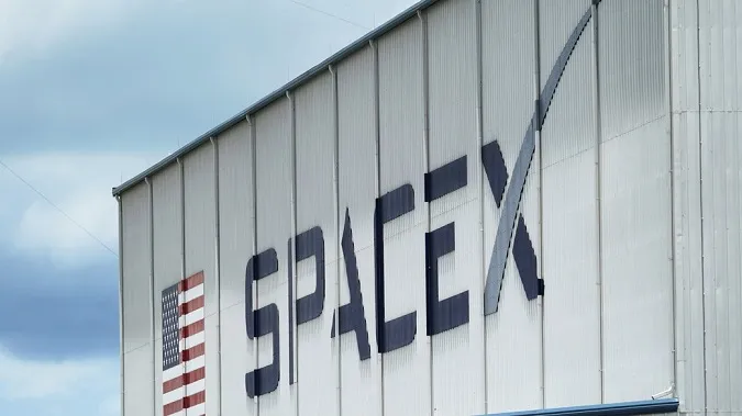 SpaceX пропонує забронювати місця для польотів у космос
