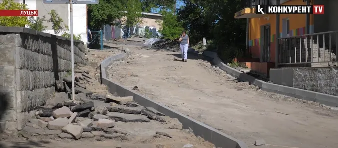 Замалий тротуар: у центрі Луцька жителів обурив ремонт дороги