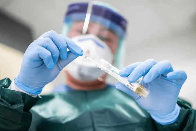 Українські вчені розробили ПЛР-тест, який може одночасно визначити COVID-19 та грип