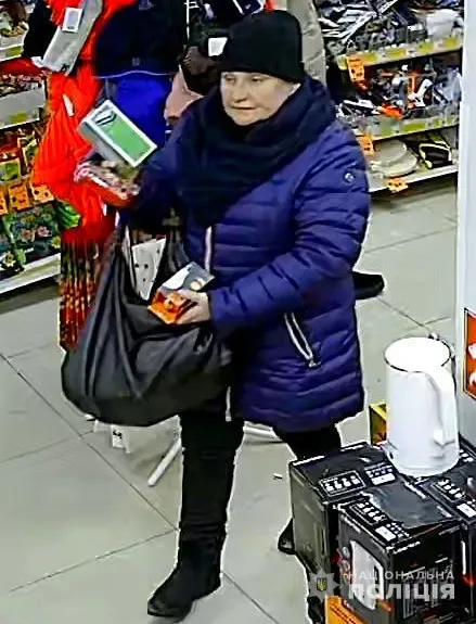 Злодійки: встановлюють особи жінок, причетних до крадіжок у Луцьку (фото)