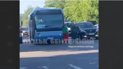 У Луцьку – ДТП на Молоді: автобус «підрізав» авто (відео)