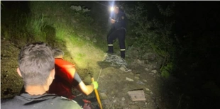 Заблукав у хащах на березі Стиру: у Луцьку опівночі рятували молодого чоловіка (фото)