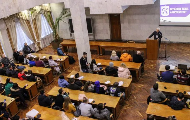 Скільки іноземних студентів в Україні й на кого вони вчаться: топ спеціальностей