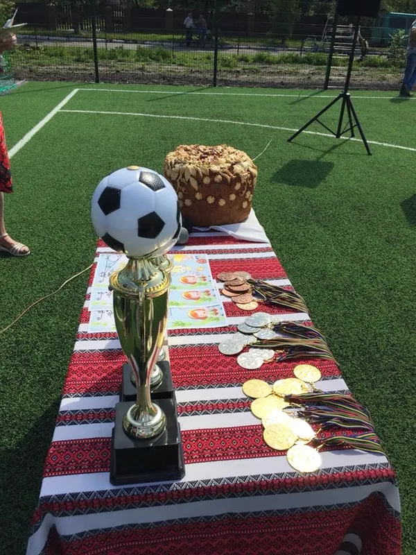 У любомльській школі відкрили футбольний майданчик зі штучним покриттям (фото)