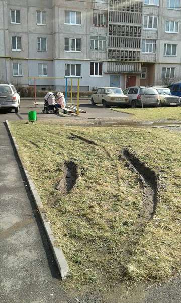 Муніципали знову борються з автохамами в Луцьку (фото) 