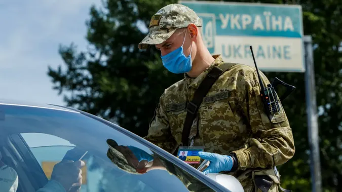 Україна спростила перетин кордону для іноземців