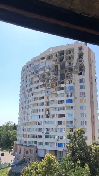 Війна забрала житло та рідних, але не волю до життя: луцькі волонтери показали зруйноване місто (фото)