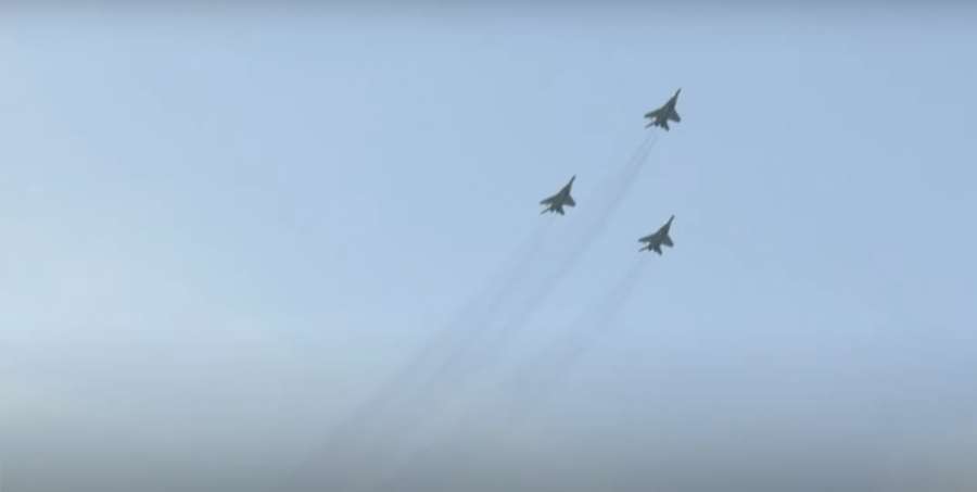 Луцькі літаки пролетіли над Києвом під час військового параду (фото)