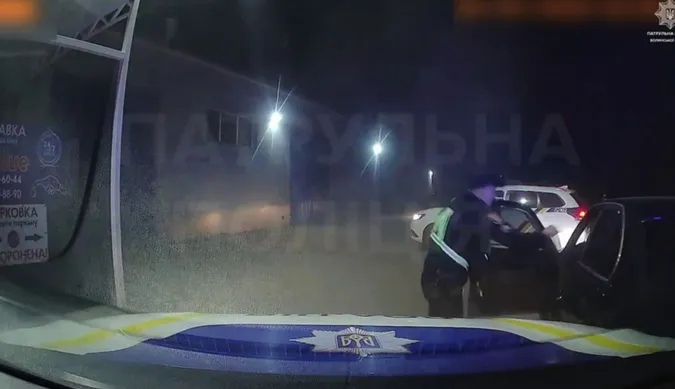 В салоні була дитина: в Ковелі п'яний водій протаранив авто патрульних (відео)