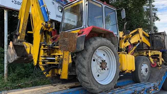 Волинь для відбудови Херсонщини передала трактори та екскаватори (відео)