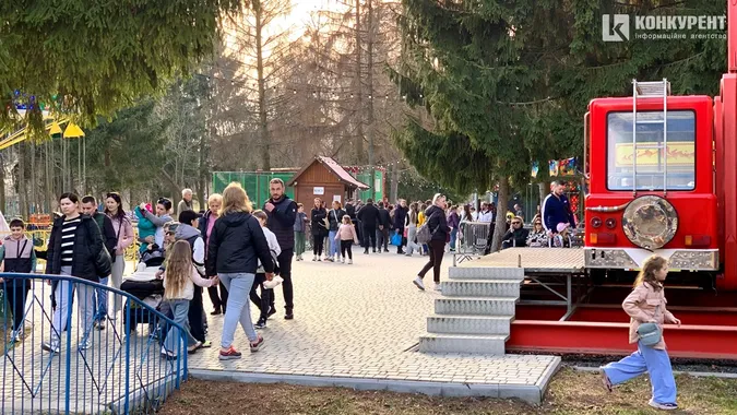 У Луцьку – аншлаг у парку атракціонів (фото)