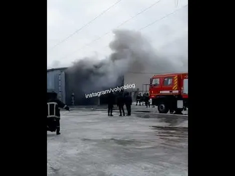 У Луцьку – пожежа на станції техобслуговування (відео)
