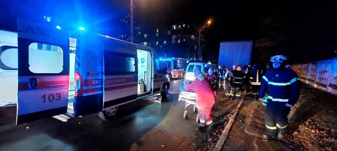 У Луцьку легковик врізався у припарковану вантажівку