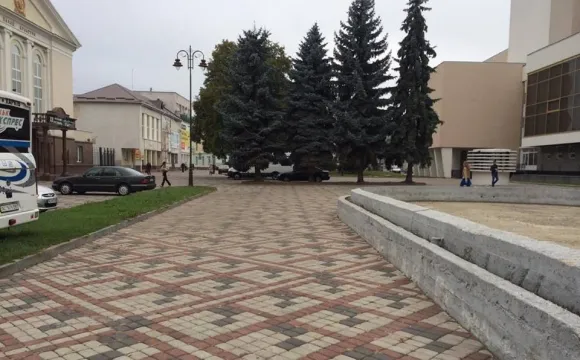 На Театральному майдані до кінця року знову з'являться  дерев'яні будиночки