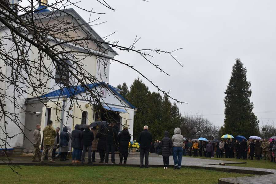 Луцька громада попрощалася із загиблим під Вугледаром Володимиром Олійником (фото)