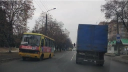 У Луцьку в маршрутки під час руху повідлітали колеса (фото)