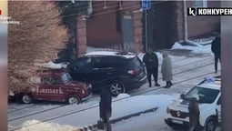 У Луцьку авто протаранило рекламний «запорожець» на Волі (відео)