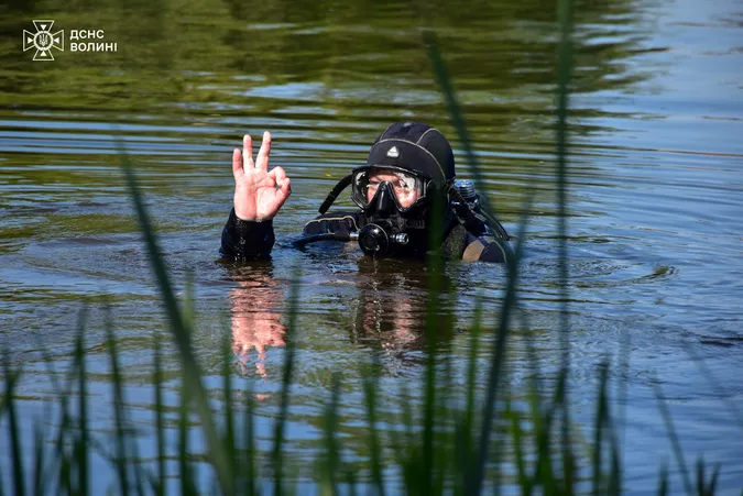 Як волинські рятувальники вчились на воді поводитись (фото)