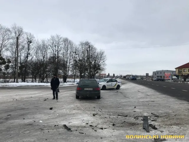 Під Луцьком на АЗС сталась аварія з потерпілими (фото, відео)