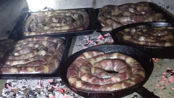 Домашня ковбаса в печі