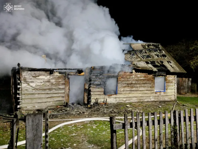На Волині згорів житловий будинок (фото)