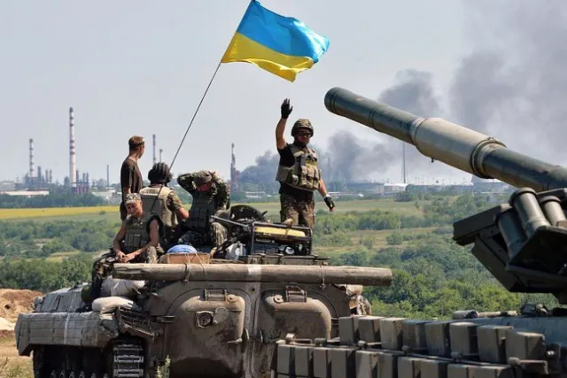 Із дев'яти напрямків наступу у ворога лишилося два, – Арестович