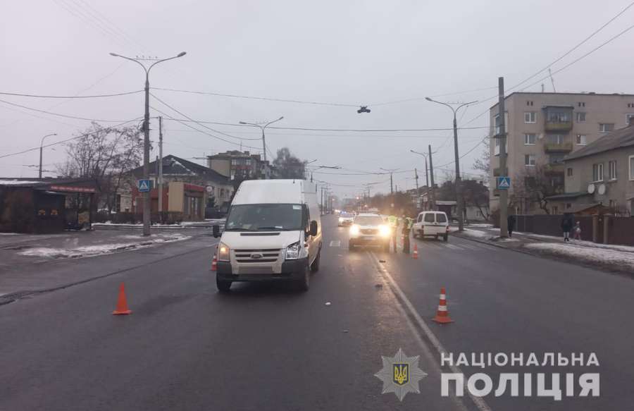 Відкинуло на 10 метрів: повідомили деталі ДТП на Дубнівській у Луцьку (фото, відео)