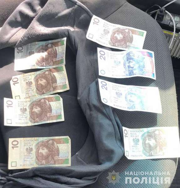 У Луцькому районі водій дав поліцейським 100 злотих хабаря. Але ті не взяли (фото)