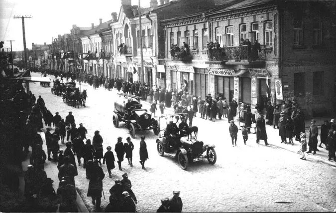 У Луцьку показали архівні знімки міської команди пожежників 1930-х років (фото)
