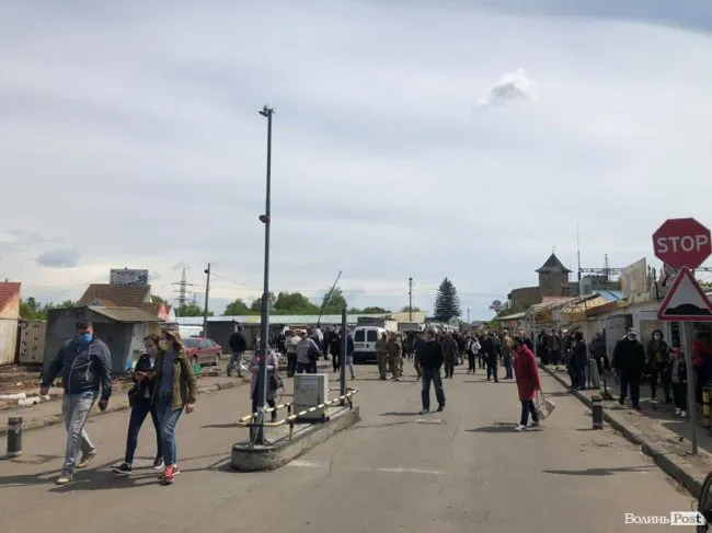 Під стінами Луцькради протестують підприємці із Старого ринку