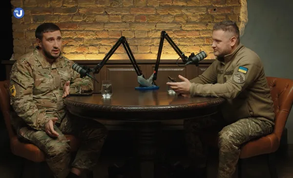 Ведучі Андрій Коваленко, лейтенант, заступник керівника ЦПД та Дмитро «Дипломат»