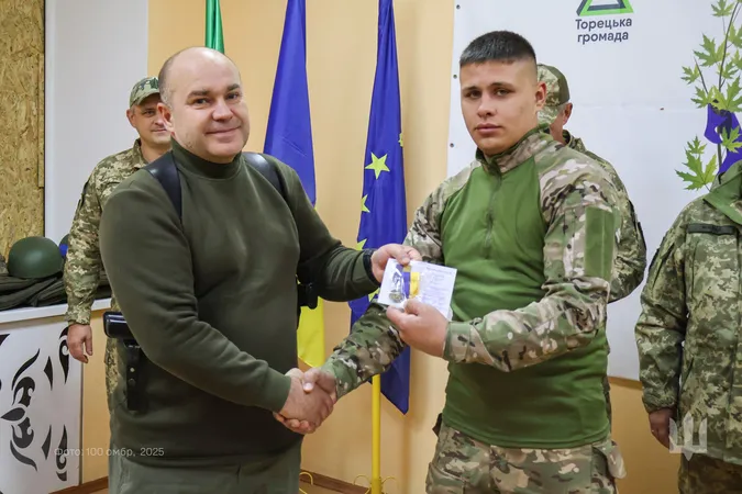 Воїнів «волинської сотки» нагородили медалями за оборону Торецька (фото)