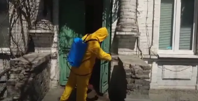 Як у Луцьку дезінфікують під'їзди (відео)