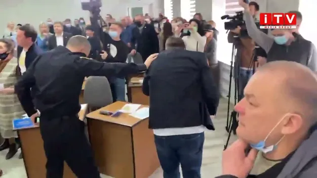 До крові: у Рівненській міській раді жорстко побилися депутати (відео)