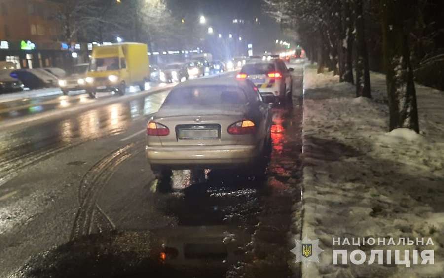 «Ланос» збив чоловіка на переході: деталі ДТП на Набережній у Луцьку (фото)
