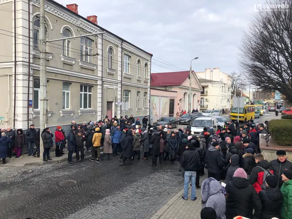 У Луцьку перекрили вулицю Богдана Хмельницького (фото)