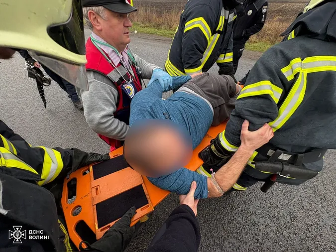 У Володимирі – моторошна аварія, людей витягали з покручених авто (фото)