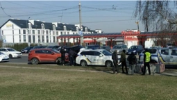 В Луцьку біля блокпоста на Рівненській авто збило велосипедиста (фото)