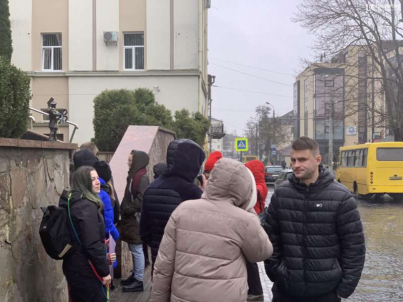 Перед початком бюджетних слухань у Луцьку повідомили про «замінування» міської ради (фото, відео)