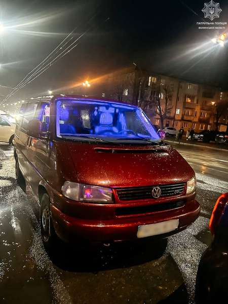 «Хаотично рухався»: у Луцьку зловили п'яного на бусі (фото)