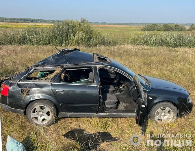 На Волині фура знесла у кювет припарковане авто – є травмовані (фото)