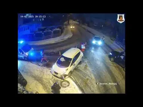Аж розвернуло: у Луцьку «хюндай» зніс «ніссан» (відео)