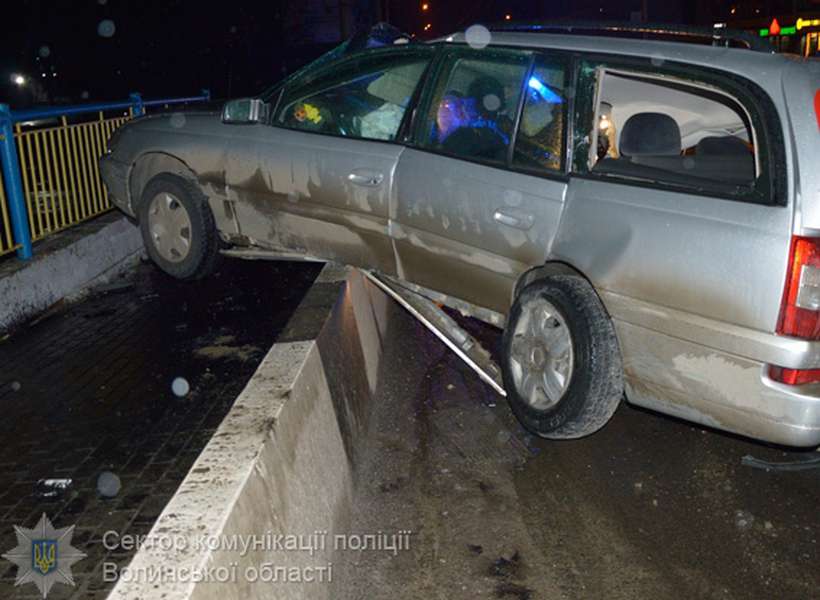 У смертельній аварії в Луцьку загинули двоє пасажирів (фото)