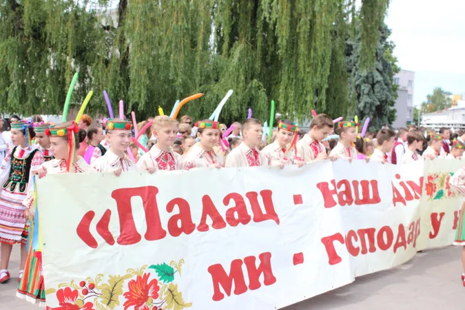 Школярі «промарширували» Луцьком (фото)