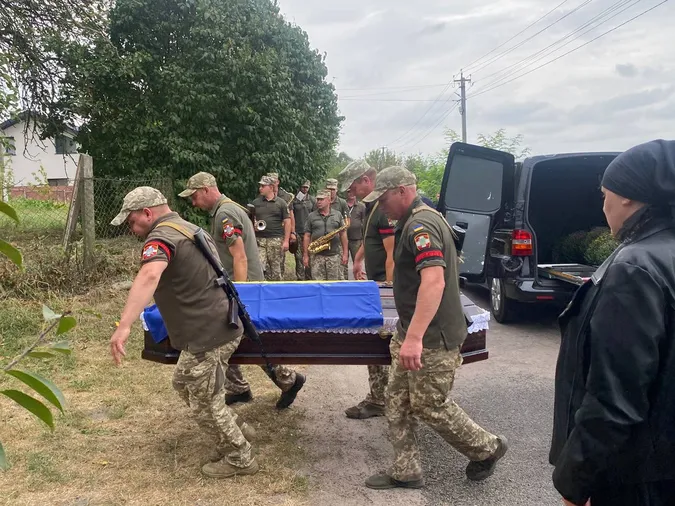 На Волині попрощалися із захисником Леонідом Сосницьким (фото)