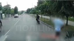 У Ковелі 18-річний байкер пронісся в сантиметрах від пішохода (відео)
