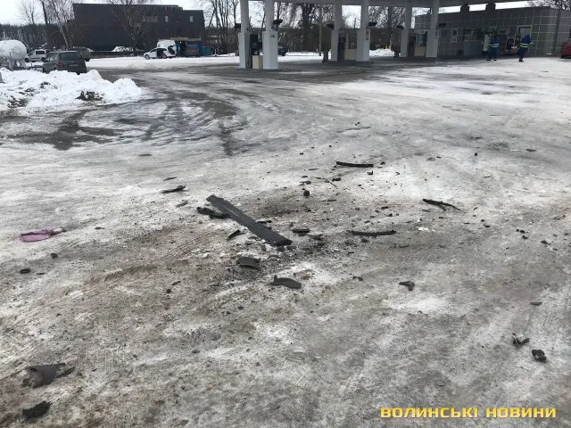 Під Луцьком на АЗС сталась аварія з потерпілими (фото, відео)